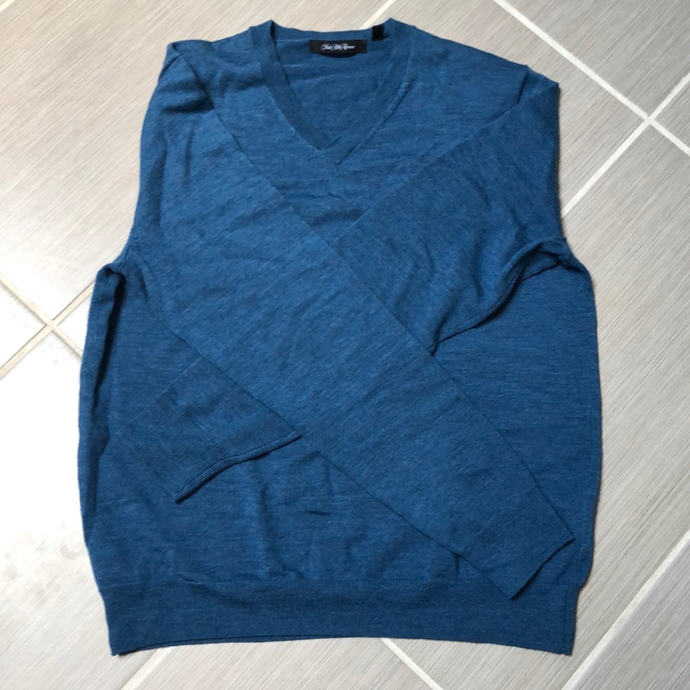Saks Fith Avenue. Merino wool 💯 %